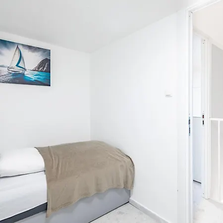 Super - Fresh And Modern Budapest