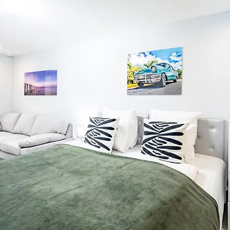 Apartment Super - Fresh And Modern